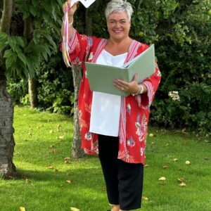 Helen Elizabeth ~ Independent Family Celebrant Helen Elizabeth ~ Independent Family Celebrant